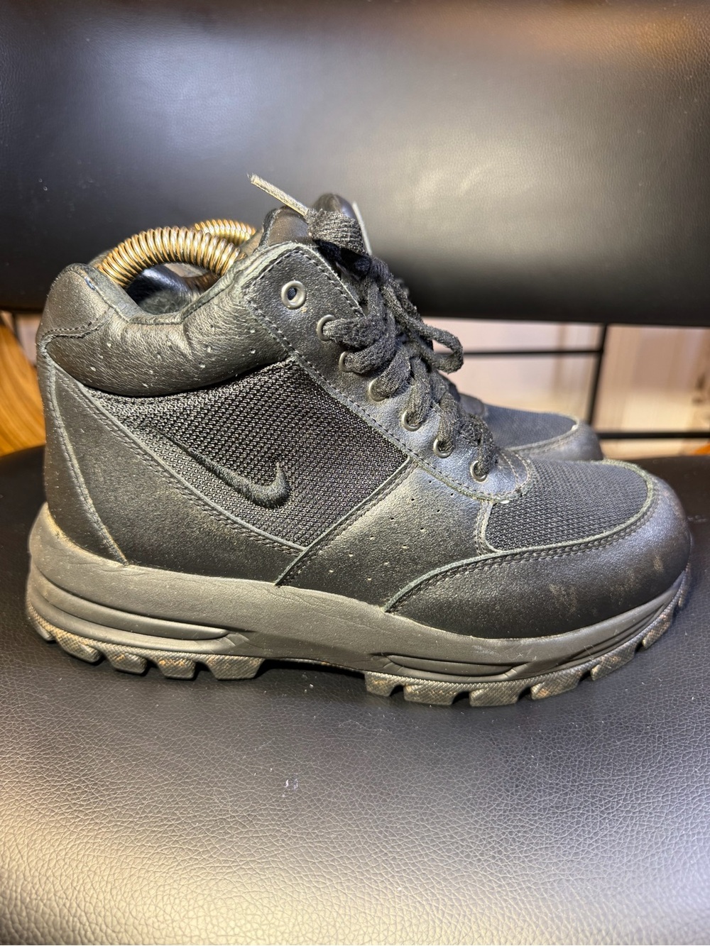 Nike Go Away 375509-001 Black BOOT youth Size 7Y